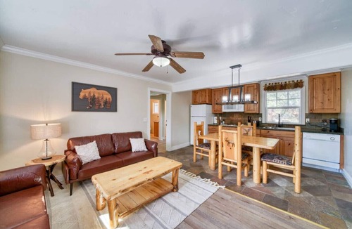 Lakeside Park Bed & Breakfast | Rare unit layout making it easy to share Tahoe with friends & family!