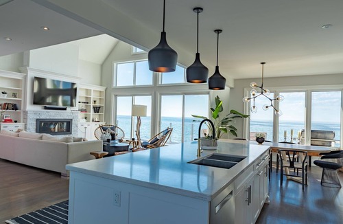 The Blue Mountains House | Rare Waterfront Gem In Blue Mountain/Collingwood! Less than 2hrs from Toronto!