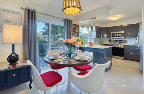 Bay Esplanade Apartment | Rare Waterfront Gem — Walk to Clearwater Beach Sleeps 6