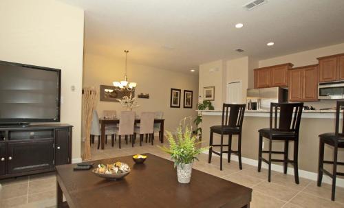 West Kissimmee House | Rare Waterfront Wspashpool, Resort -3091Pp