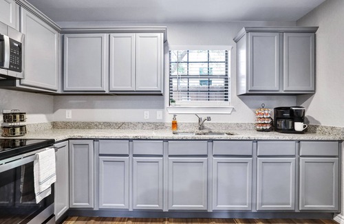 Eastside Promise Neighborhood Apartment | Rashali kicks theme casita
