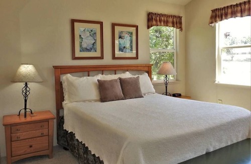 Angels Camp House | Raspberry Cottage-stunning view of golfcourse