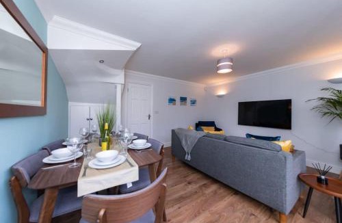 Earley Apartment | Ratby House - Spacious 3 Bed with Garden & Parking