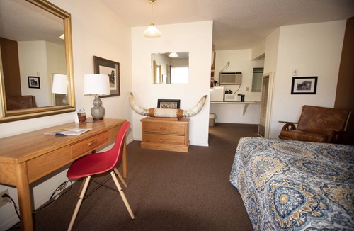 Raton Hotel | Raton Pass Motor Inn