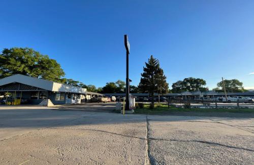 Raton Hotel | Ratons Peak Inn