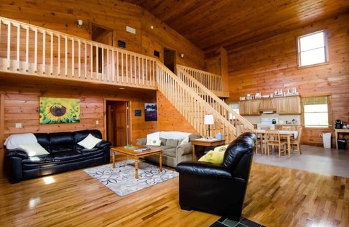 Benton House | Raven Creek Lodge + Conestoga Room