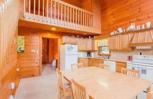 Benton House | Raven Creek Lodge + Conestoga Room