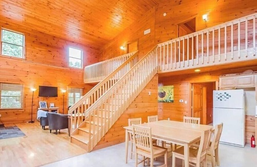 Benton House | Raven Creek Lodge + Conestoga Room