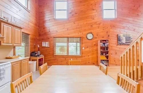 Benton House | Raven Creek Lodge + Conestoga Room