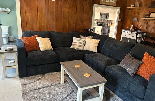 Arnot House | Raven Feather Retreat : Pet Friendly!