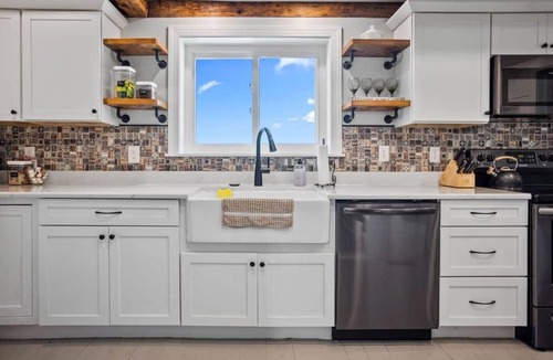Arnot House | Raven Feather Retreat : Pet Friendly!