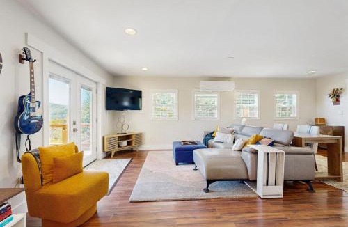 Clyde House | Raven Haven