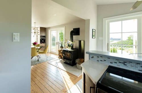 Wolfville Cottage | Raven Hill Vineyard Cottage