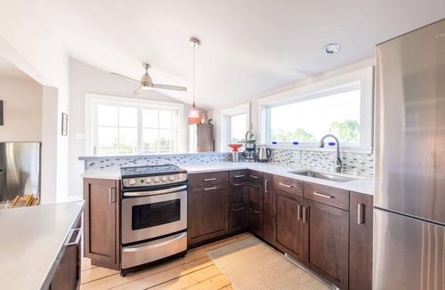 Wolfville Cottage | Raven Hill Vineyard Cottage