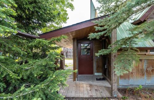 West Yellowstone Apartment | Raven's Heart