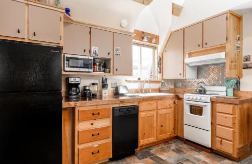 West Yellowstone Apartment | Raven's Heart