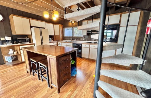Grand Marais House | Raven’s Point | Lake Superior | Panoramic Views