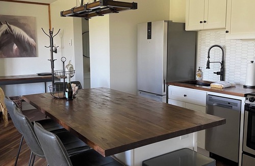 Bend Condo | Ravens Ridge at Seventh Mountain Guest Favorite: Cozy Top Floor Retreat!