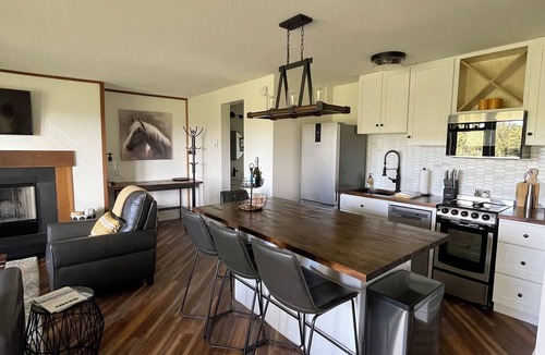 Bend Condo | Ravens Ridge at Seventh Mountain Guest Favorite: Cozy Top Floor Retreat!
