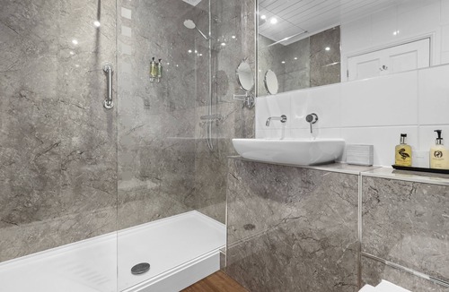 Eastbourne Seafront Bed & Breakfast | Ravilious