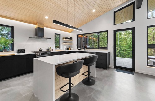 Government Camp House | RAVN HAÜS