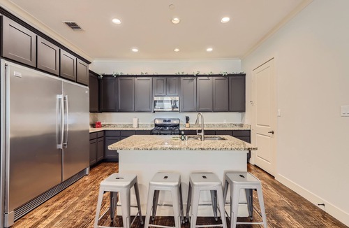 Oak Lawn House | Rawlins 405 Home: 3 Bedroom Retreat Near Dallas TX