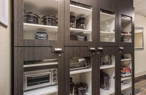 Waukegan Apartment | Ray Bradbury Experience Museum Tour! Kitchen, Pets Allowed