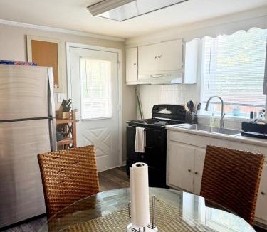 Newnan Apartment | Ray of Sunshine!