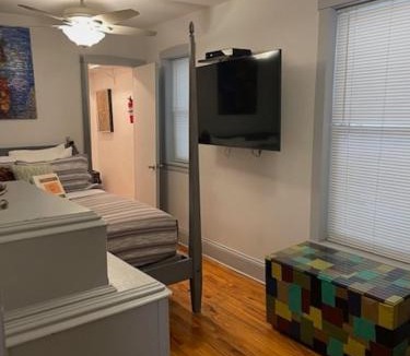 Bucktown Bed & Breakfast | Ray's Bucktown Bed and Breakfast
