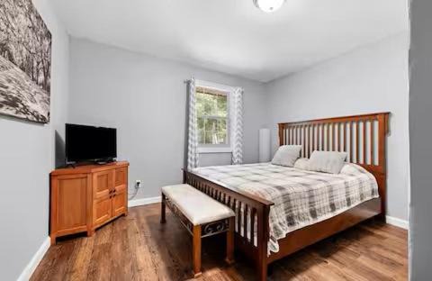 Brookeland House | Rayburn's Drowsy Lane Retreat