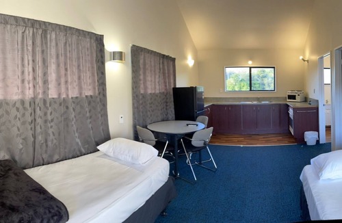 Epsom Hotel | Rayland Epsom Motel