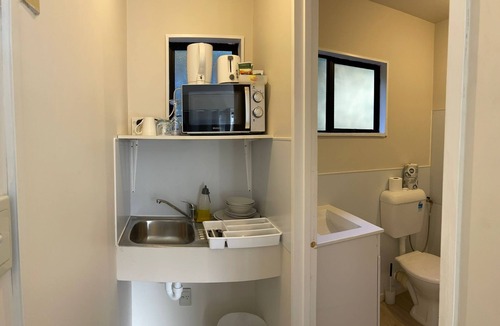 Epsom Hotel | Rayland Epsom Motel