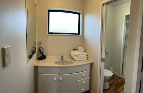 Epsom Hotel | Rayland Epsom Motel