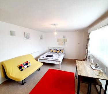 Rayleigh Apartment | Rayleigh Town Centre 2 Bedroom Apartment