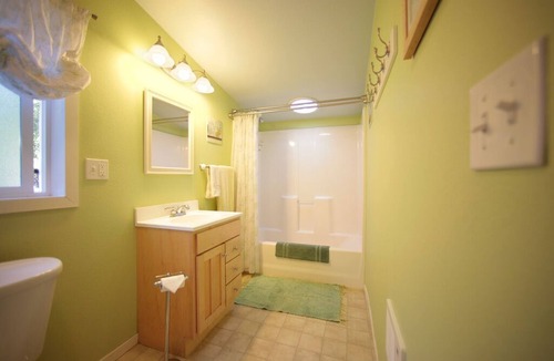 Cazadero Bed & Breakfast | Raymond's Bakery - Gravenstein Cottage