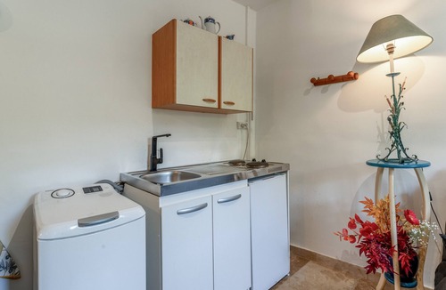 Verfeuil Apartment | Raymond's Studio Retreat in Verfeuil – Peaceful Stay Near Uzès & Barjac