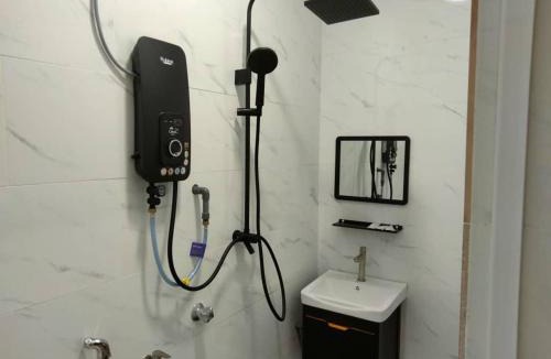 Kampung Cherong Baru Hotel | Rayyaz Inn