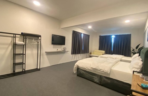 Larut Hotel | RAZO VILLAGE INN