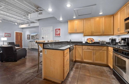 Fayetteville Condo | Razorback Retreat on Dickson Street