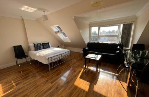 Stanwell House | RC Airport Rooms