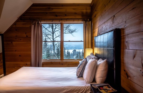 Lac Superieur Village Ski Chalet | RCNT Chalets / 5 bedroom Chalet with private spa
