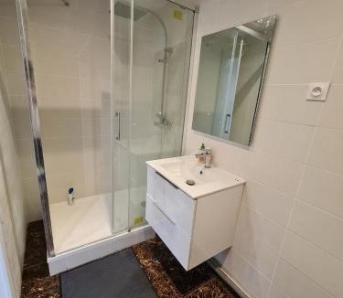 Villeparisis House | RDC, Parking, 20-30 min en voiture Disney, Aéroport, Parc des Expositions, Stade, Astérix