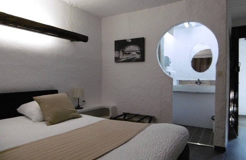 Les Avenieres Hotel | Relais Des Vieilles Postes