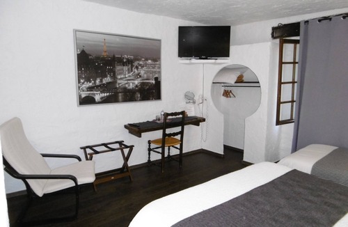 Les Avenieres Hotel | Relais Des Vieilles Postes