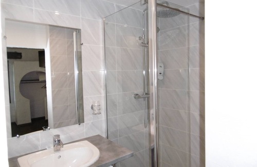 Les Avenieres Hotel | Relais Des Vieilles Postes