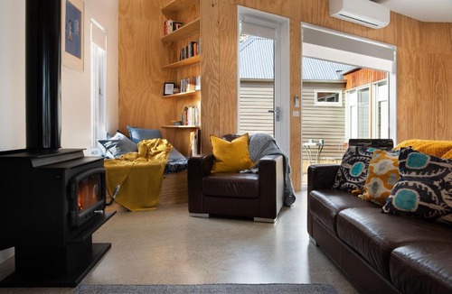 Clunes House | Readers Rest