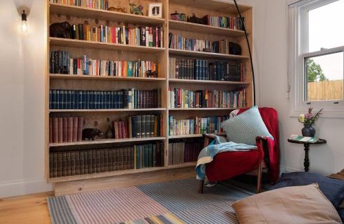 Clunes House | Readers Rest