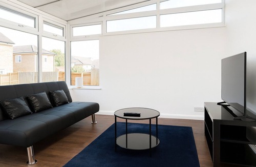 Reading House | Reading Centre Parking Sleeps 10