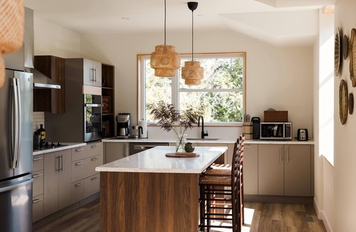 Tyendinaga House | Readwood Hangout – Modern Countryside Retreat