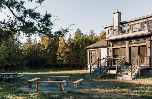 Tyendinaga House | Readwood Hangout - Modern Countryside Retreat